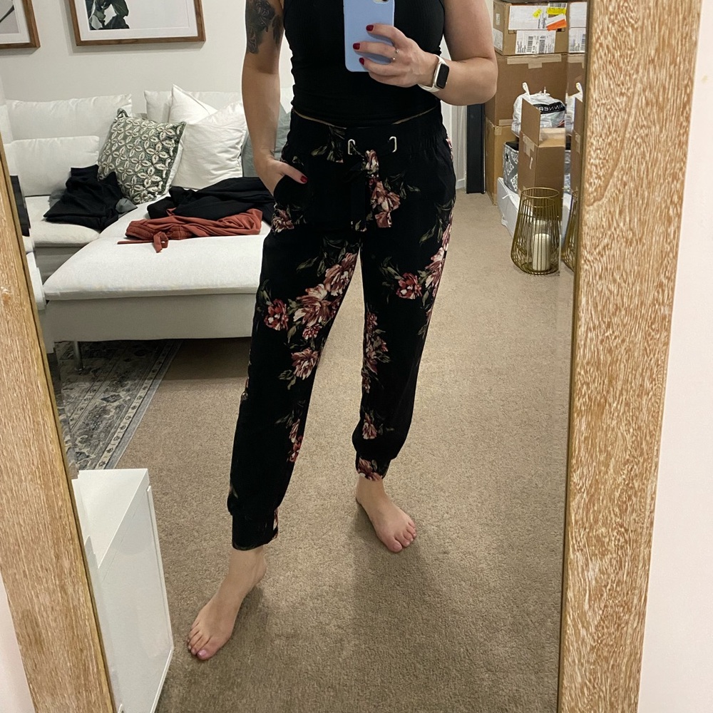 ⚡️2 for $30!⚡️ Dynamite floral jogger dress pant